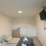 Panorama Vendeghaz 公寓 *